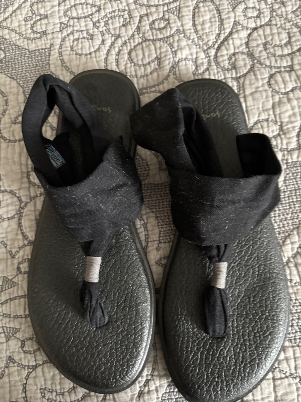 Sanuk Black Fabric Twist Toe-Post Sandals